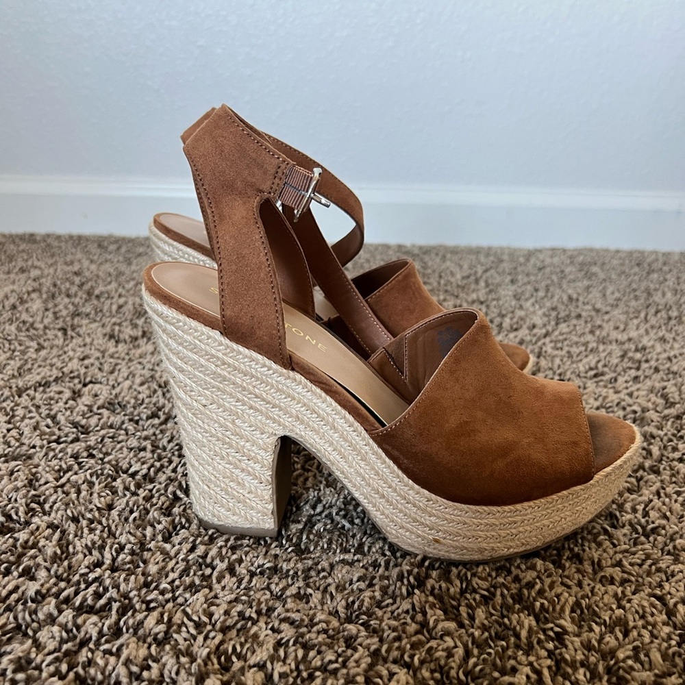 Elegant Tan Wedge Sandals